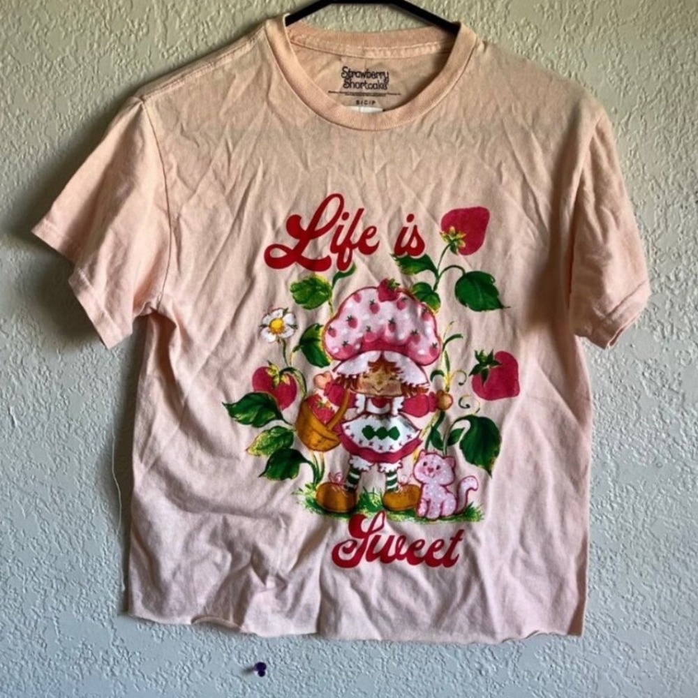 Strawberry Shortcake Life Is Sweet T-Shirt Womens Medium Pink Graphic Tee NWT‎